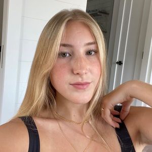 Meet your Posher, Corie